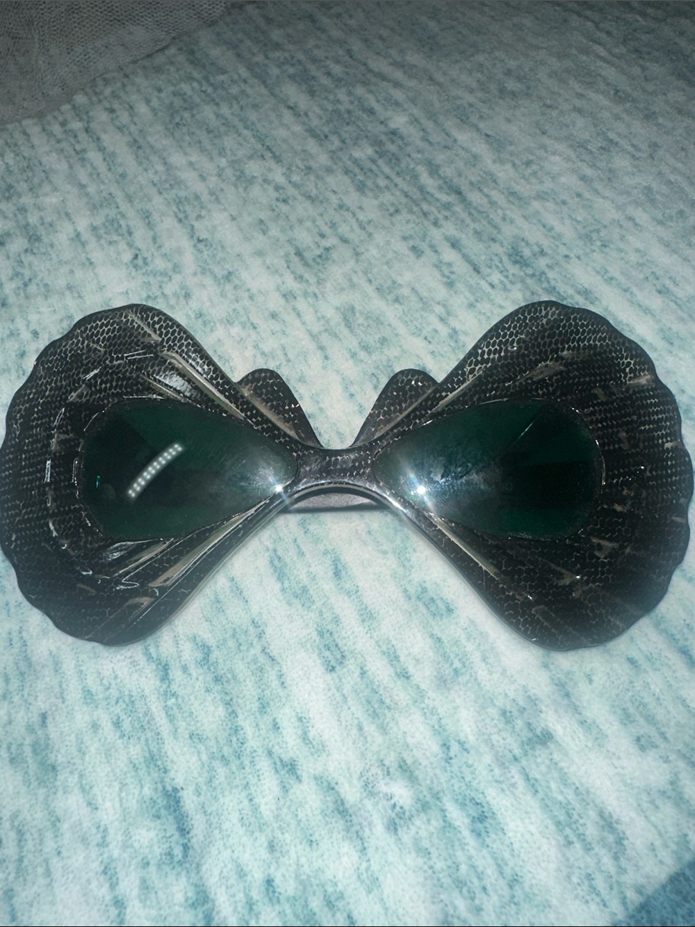 Women’s Black Shell-Style Fashion Sunglasses